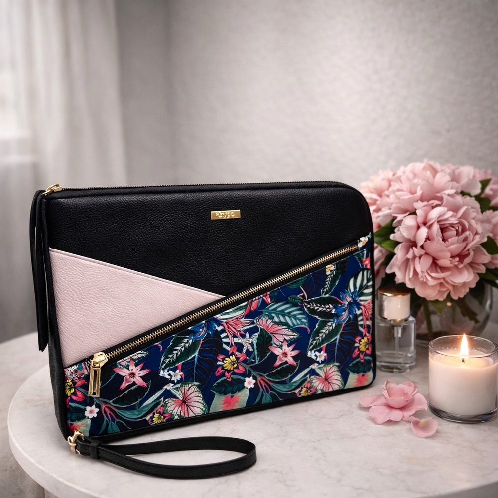 TYPO Laptop Sleeve
